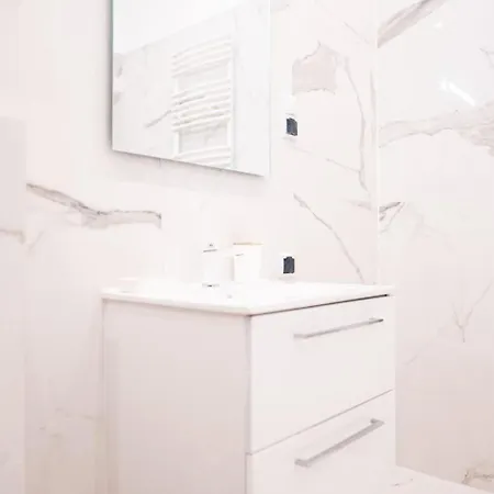 Apartment Kamienica 9 *
